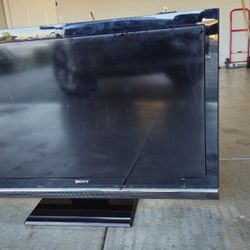 2 SONY LCD TVS