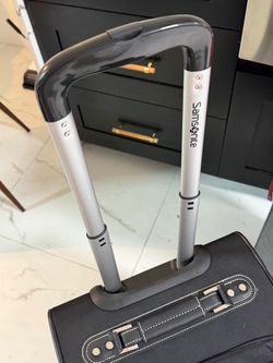 Samsonite Black Rolling Luggage Suitcase (carry on)