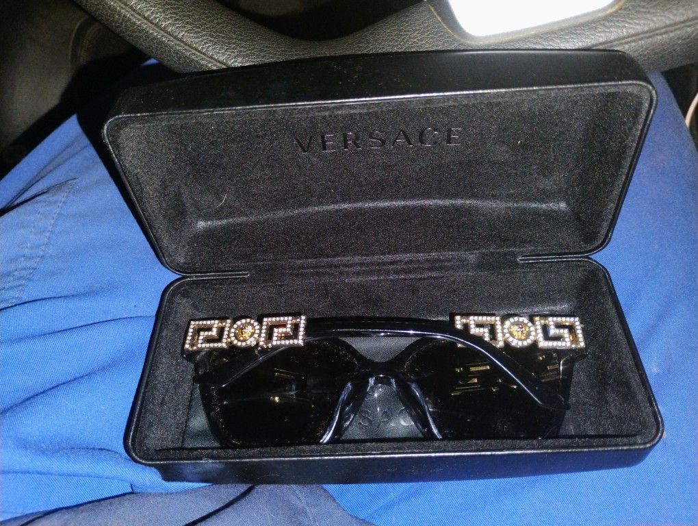 VERSACE SUN GLASSES WITH ORIG CASE