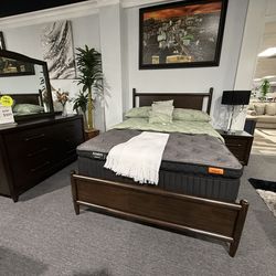 4 PC QUEEN BEDROOM SET
