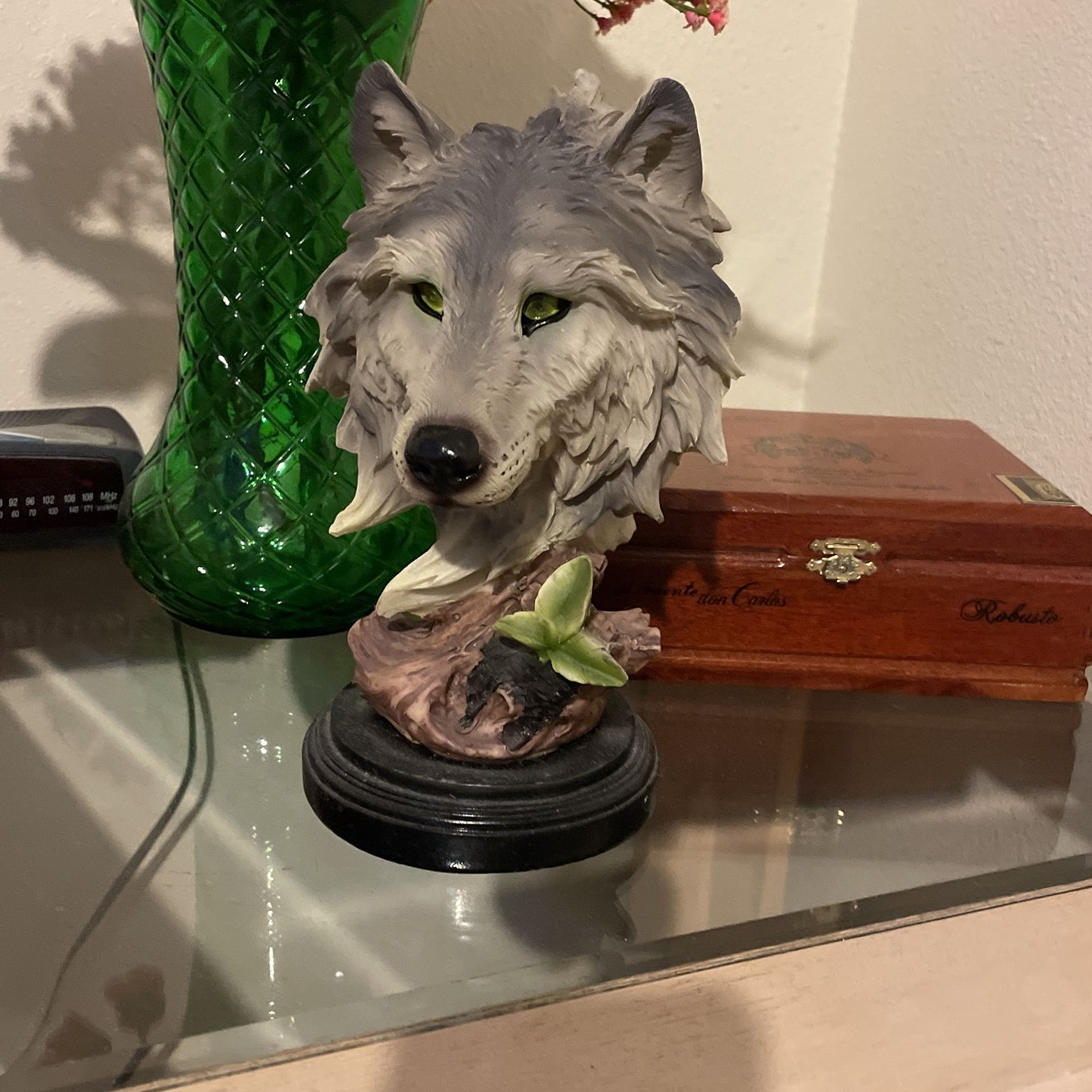 Wolf Statu