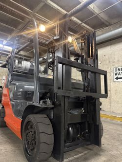 TOYOTA 8FGCU25 forklift for sale, 5500 lb EXCELLENT CONDITION