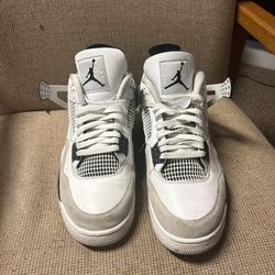 Jordan 4 Military Black Size 4