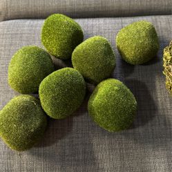 Artificial Grass Rocks And Nests For Decor Or Events