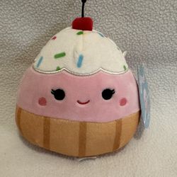 Squishmallow NWT Clara The Cupcake 5 Inch $5