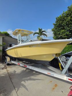 2007 Everglades 24.3  2017 Suzuki 250 hp