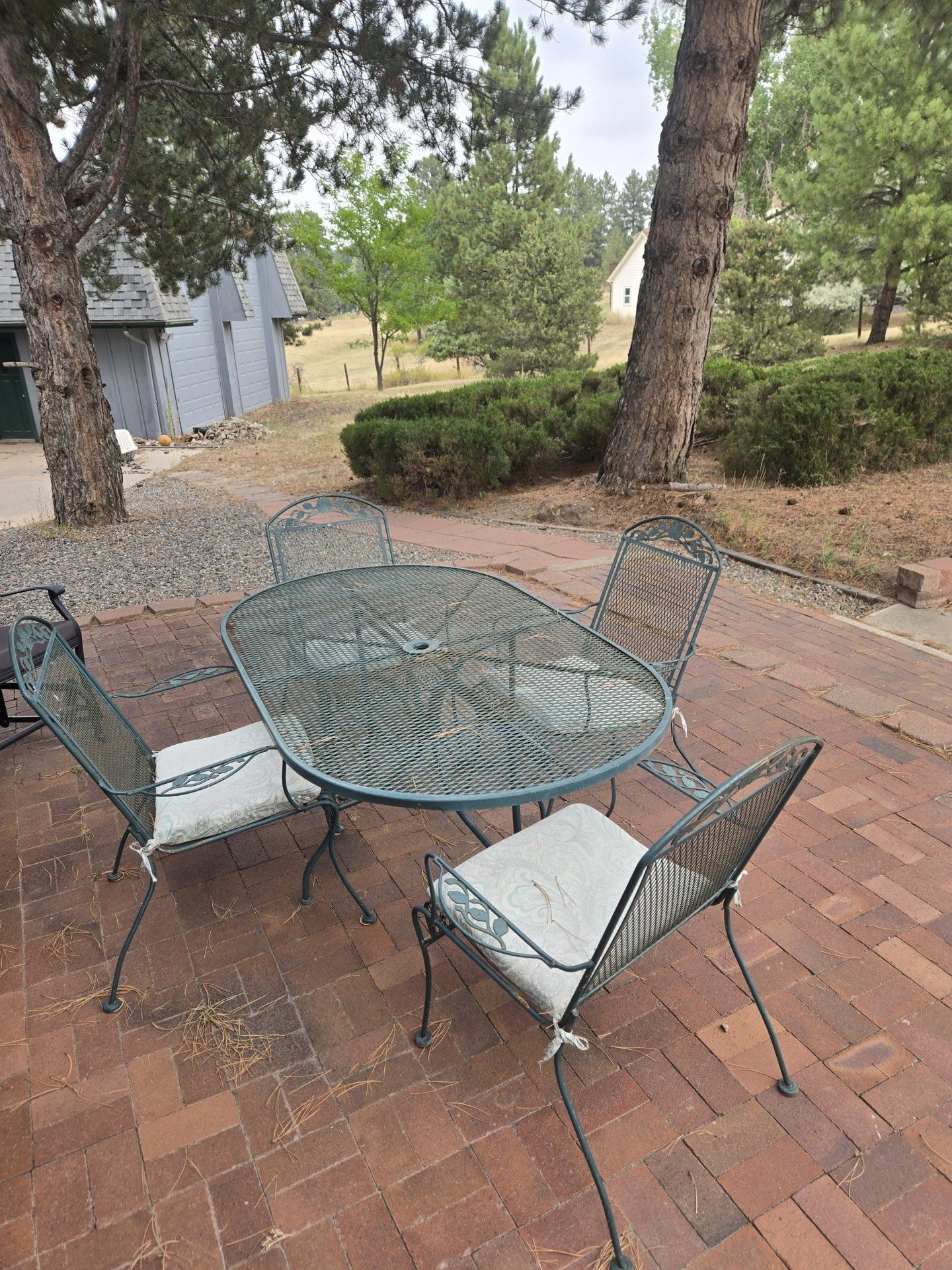Outdoor Wrought Iron Table With Four Chairs