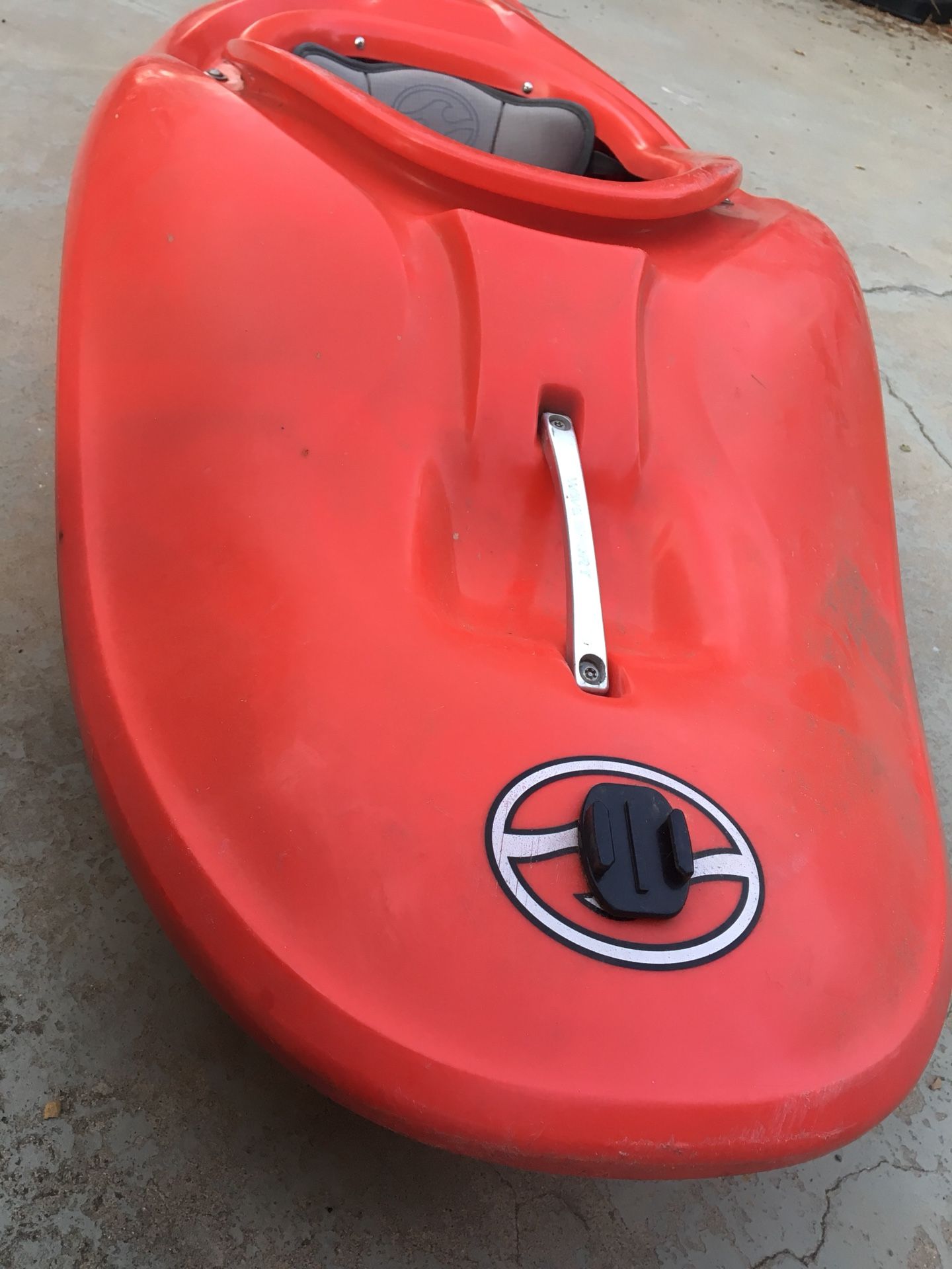 Wavesport fuse kayaking play boat