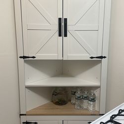 Corner Shelf Pantry 