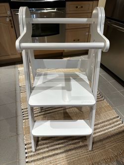 Foldable Toddler Tower!! White Excellent Condition!!