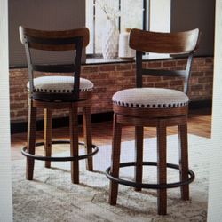 Valebeck Counter Height Upholstered Swivel Bar Stool 