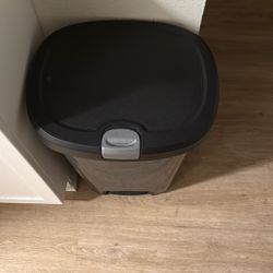 Trash Can 3 Feet, with foot lever. 