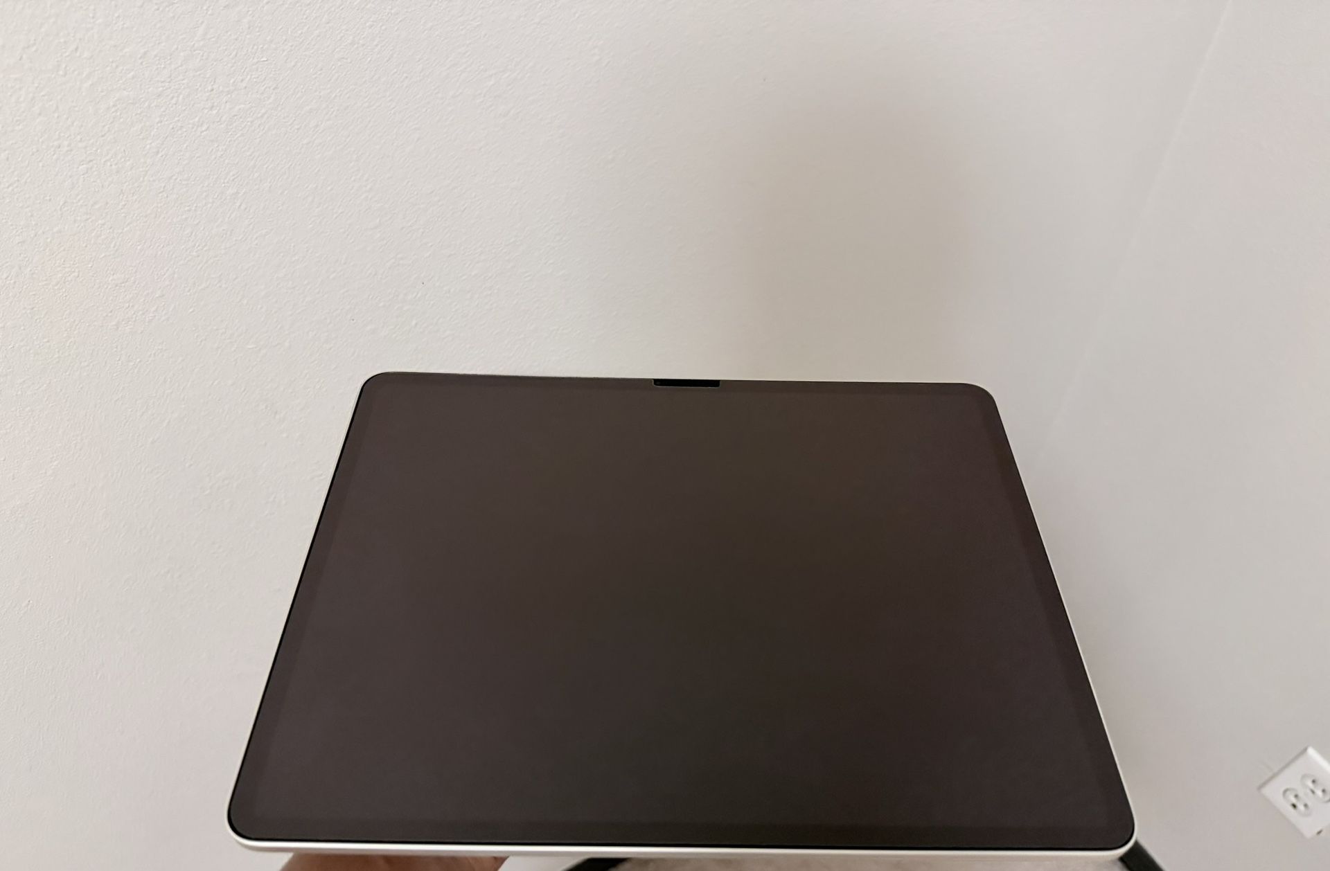 13-inch iPad Air (M3, 128GB, Starlight) + Apple Magic Keyboard + Apple Pencil pro -Barely used