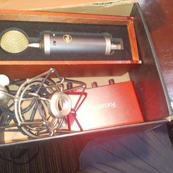 Baby Bottle Blue Mic  Focusrite Mic Stand 