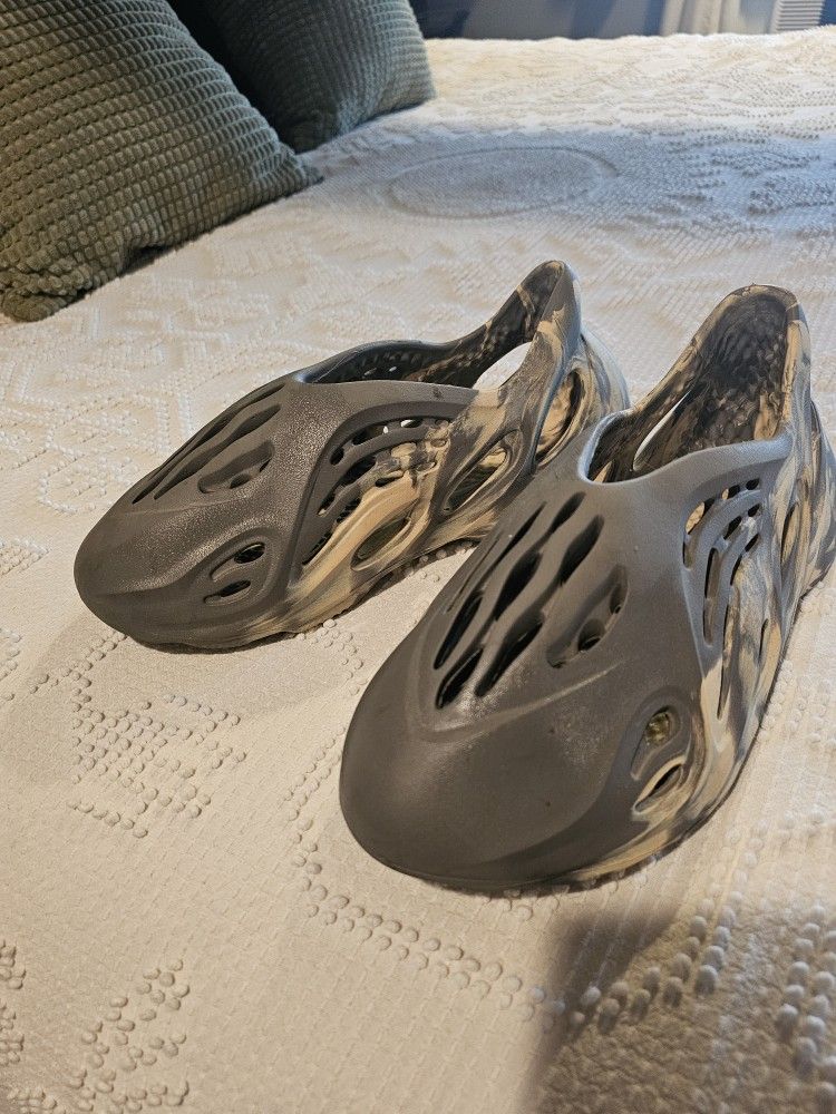 Yeezy FOAM RUNNER