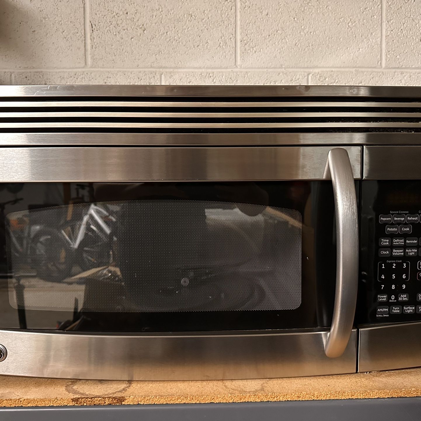 GE - 1.7 Cu. Ft. Over-the-Range Microwave - Black stainless steel  Model:JVMBLTS Z890 for Sale in Webster, TX - OfferUp