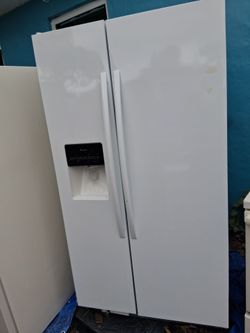 Amana Side-by-Side Refrigerator with Ice Dispenser