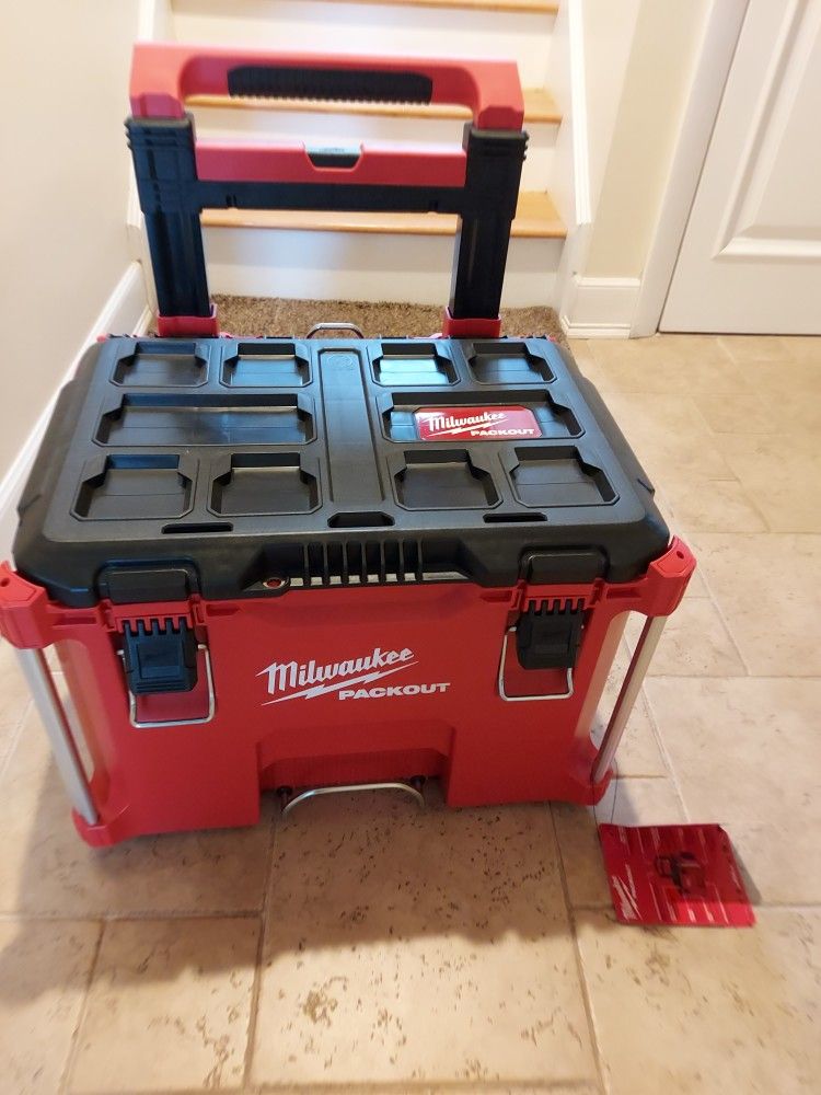 New Milwaukee PACKOUT 22.1 in. Rolling Tool Box Black/Red