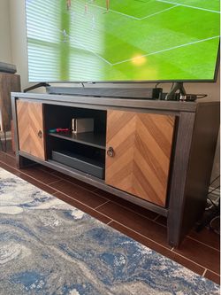 Entertainment Unit (Living Spaces)