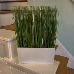 ARTIFICIAL PLANT IN WHITE POT