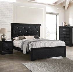 ELEGANT QUEEN BED SET !!