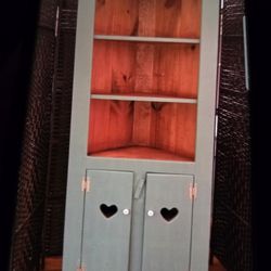 Corner Hutch 