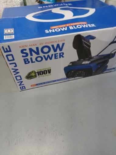 SnowJoe Battery Powered Snow Thrower. Brand New!