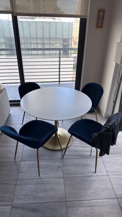Kitchen table with 4x chairs