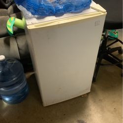 Mini Fridge 