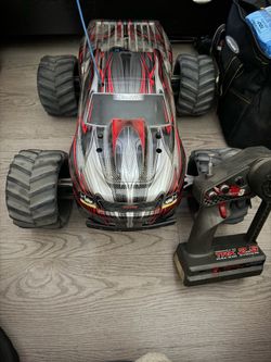 Traxxas T-Maxx 2.5 (DOES NOT RUN))
