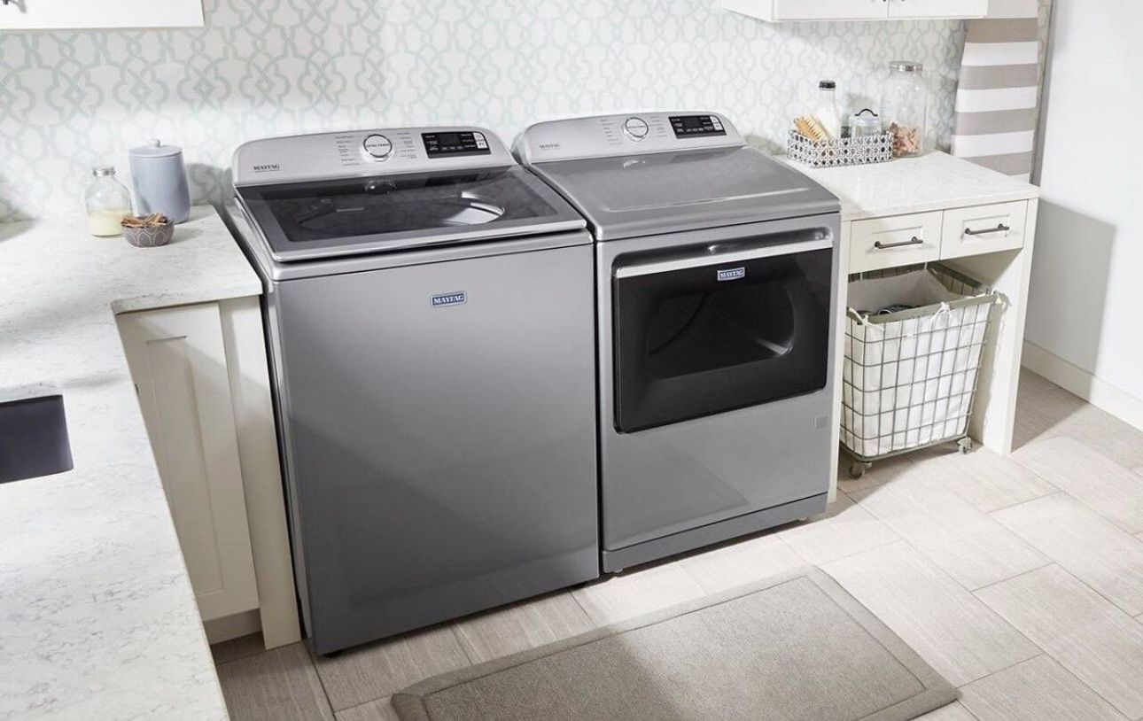 Maytag 5.3 Topload Washer 7.4 Smart Gas Dryer With Steam Metaliic
