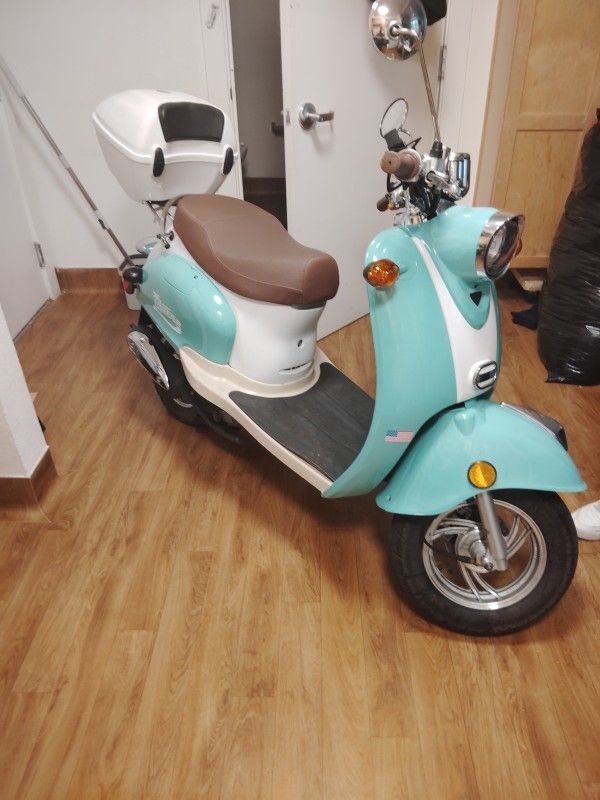 Scooter,Islander