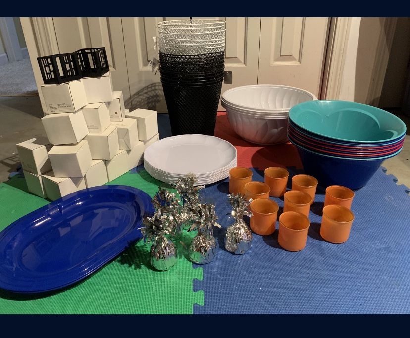 Party Supplies- Plastic Bowls And Platters