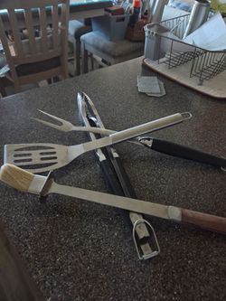BB QUE Equipmnt - Long Utensils for outdoor BBQ's
