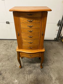 Powell oak jewelry cabinet with Queen Anne legs in Great Condition