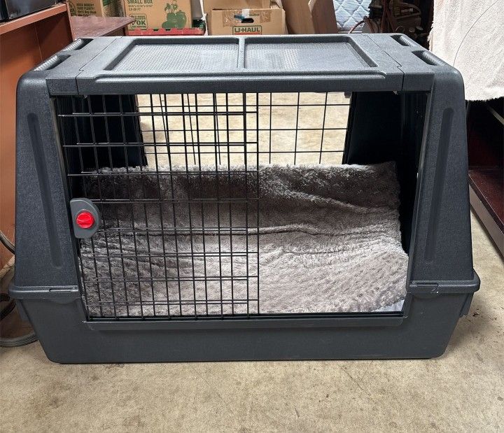 Dog Crate – Very Nice Condition
