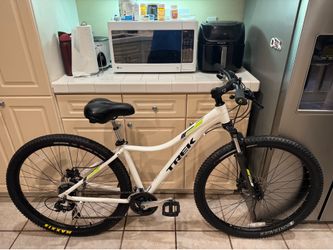 TREK SKYE S ALUMINUM MOUNTAIN BICYCLE -LIKE NEW-