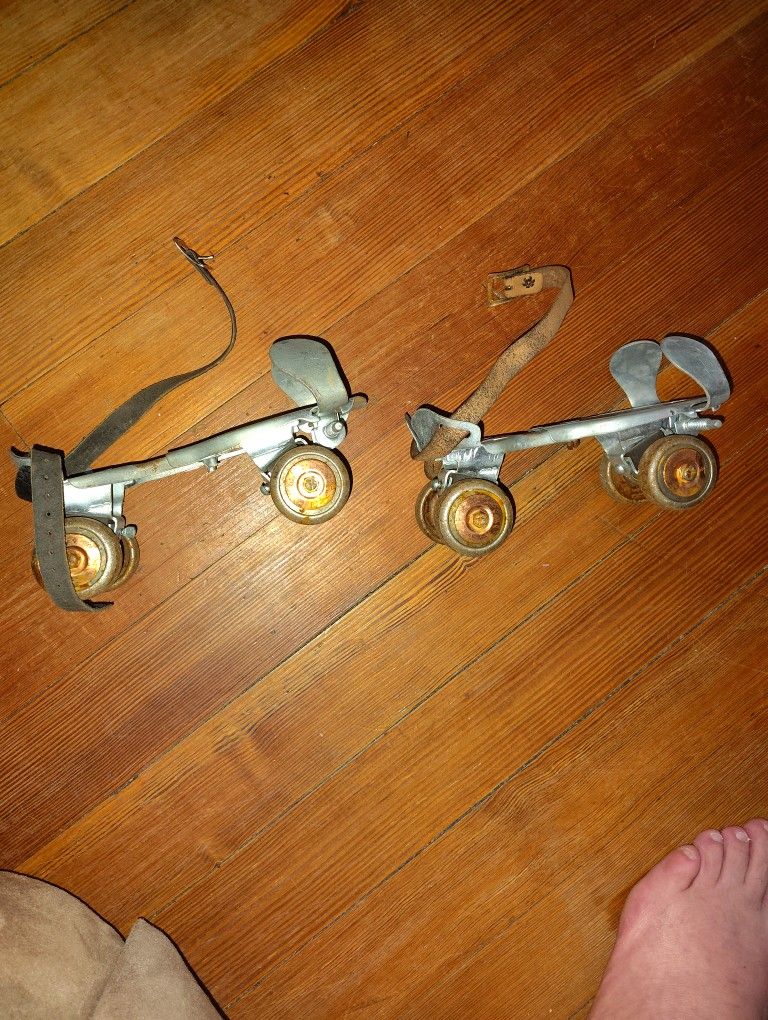 Flying Ace Roller Skates