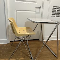 Vanity desk and chair set