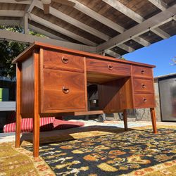 Beautiful Mid Century Walnut Desk By Stanley Furniture Co