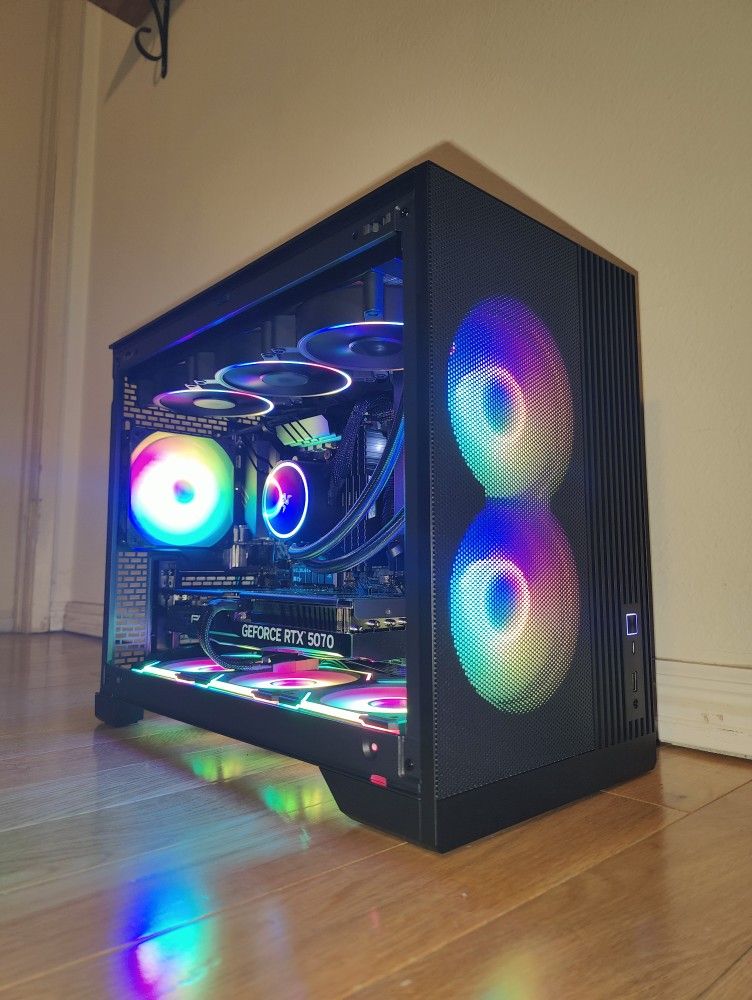 Stunning RTX Gaming PC: Ryzen 9 5900x + RTX 5070 12GB