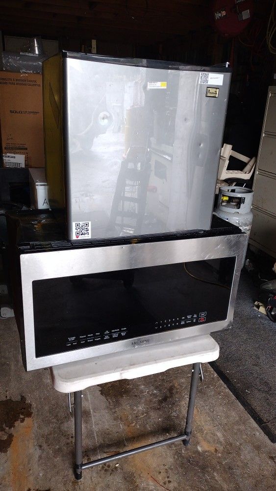 Good Condition Microwave And Mini Freezer