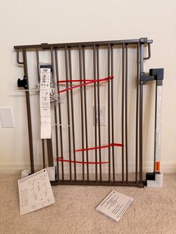 Cumbor Gate 29.2”-43” W x 28” H