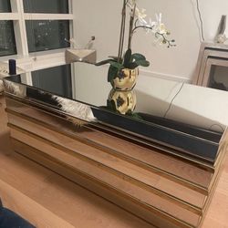 Coffee table mirrored gold trim