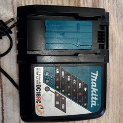 MAKITA 18-VOLT DC18RC CHARGER LIKE NEW 