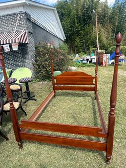 Vintage / Traditional Full-Size Solid Wood Four-Poster Bed Frame