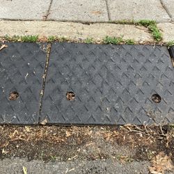 Heavyweight Rubber Driveway Ramp 13.5x6.5x9.5”