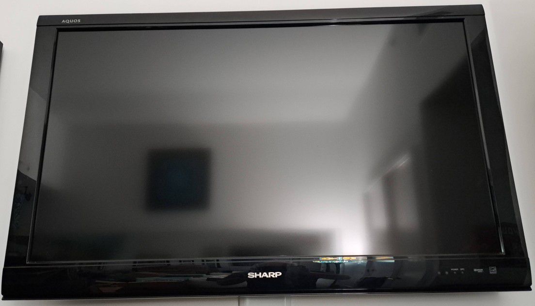 Sharp Aquos 40" HDTV (1080p) LCD TV, Wall Mount & Roku Streaming Stick+
