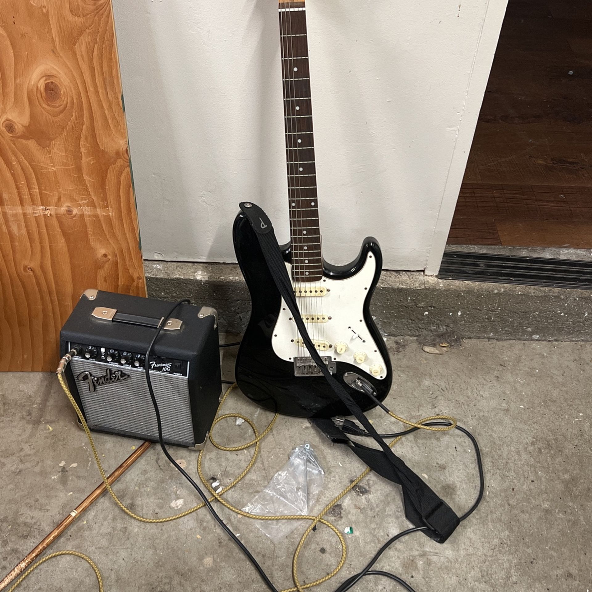 Silverstone Electric  guitar and speaker with aux