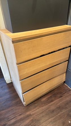 Wooden 5-Drawer Dresser – Light Wood